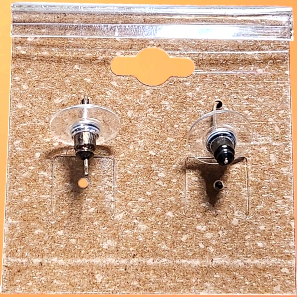 NWT Purple Freshwater Pearls on Sterling Silver Earrings Hooks - Picture 2 of 2